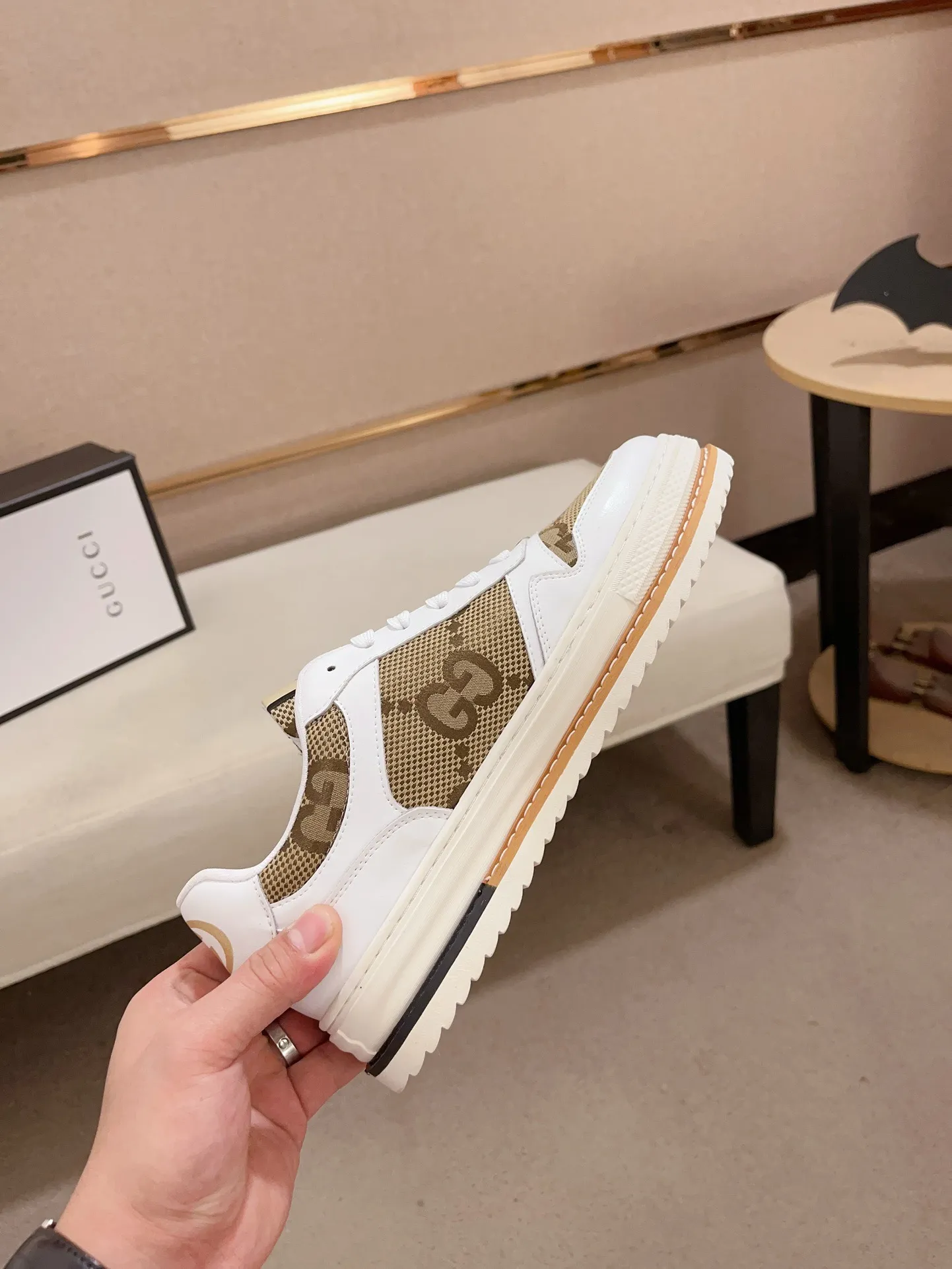 Men's shoes💰 420💰【gucci】Gucci men's latest series of casual shoes! The official website is built 1:1. The upper is made of imported high-quality cowhide, and the lining is made of high-quality sheepskin, which is soft and comfortable. Picky selection of materials and exquisite workmanship give you the best enjoyment. Number of yards: 38-44 yards. (Can be customized for 45 non-refundable)